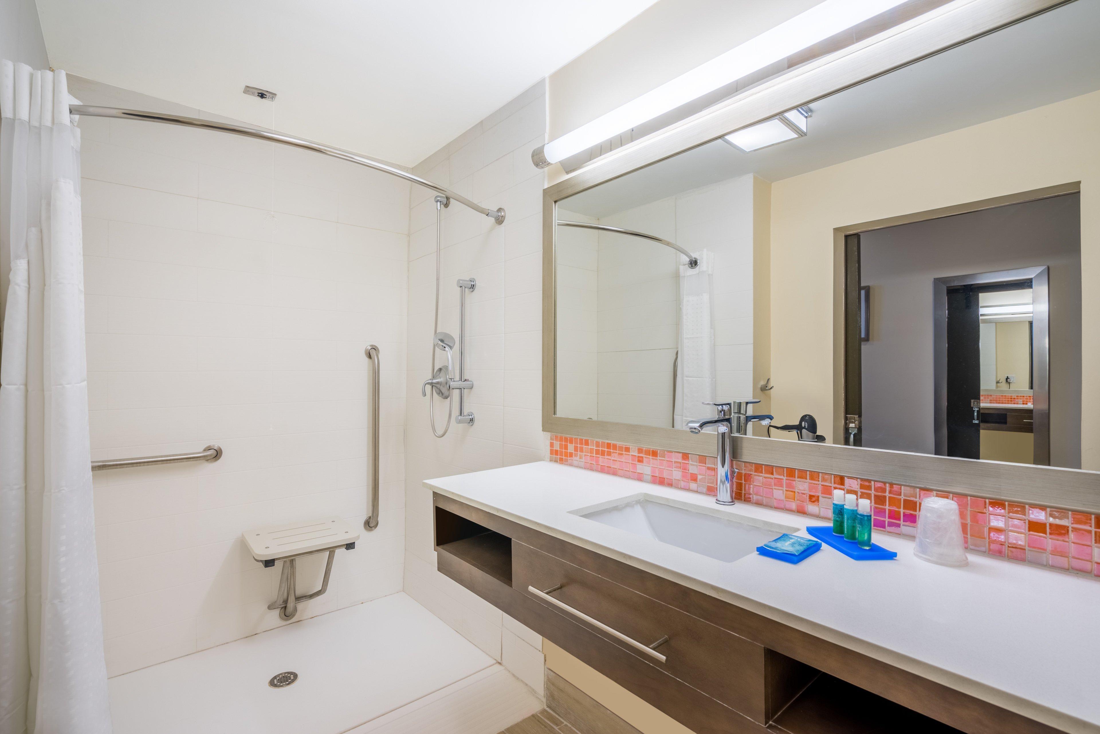 Holiday Inn Express & Suites Nassau By Ihg Exterior photo