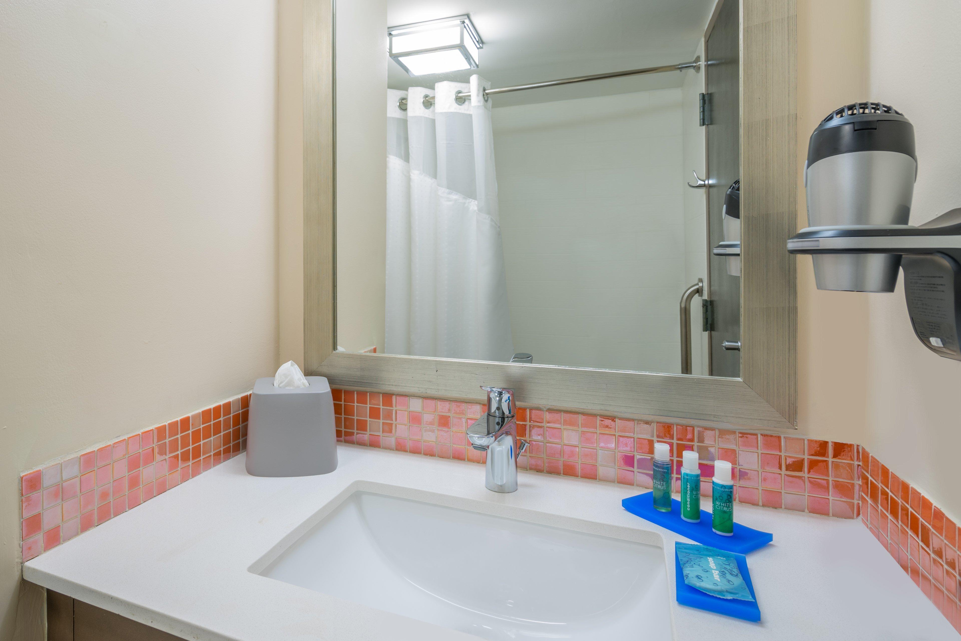 Holiday Inn Express & Suites Nassau By Ihg Exterior photo
